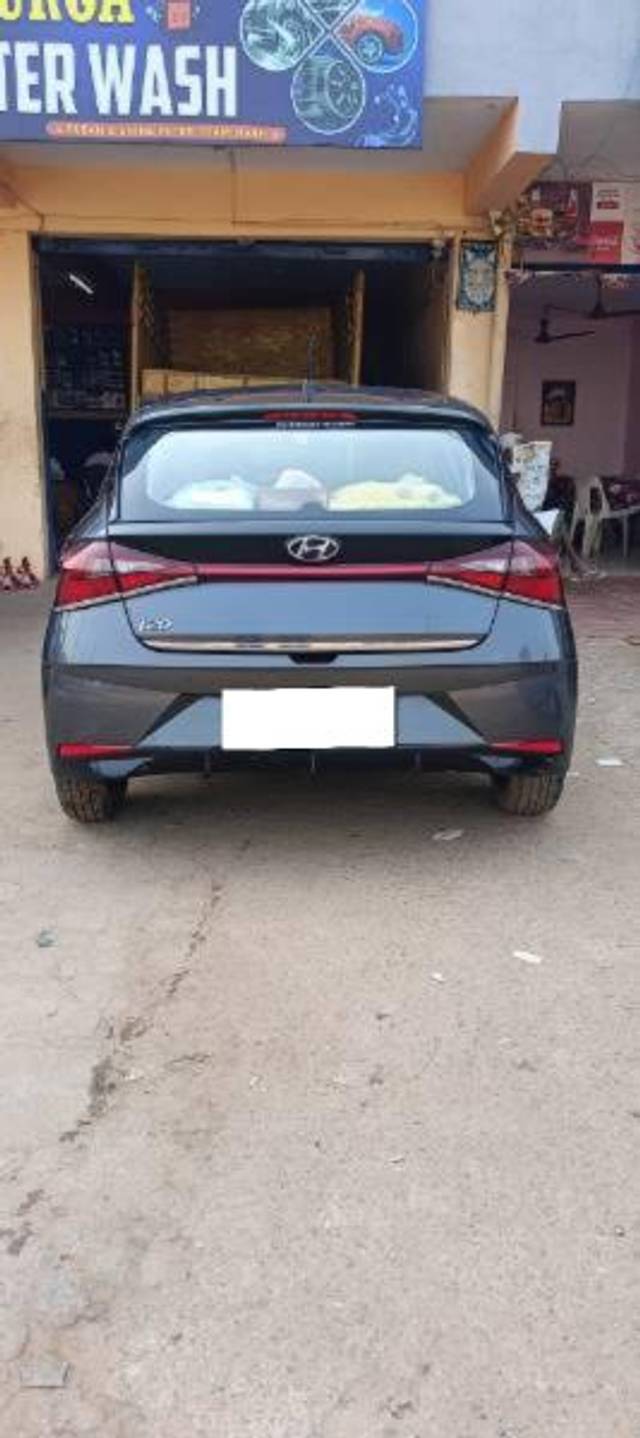 https://images10.gaadi.com/usedcar_image/4316896/original/processed_a84b1547-2331-4685-84e7-339c380b3b82.jpg?imwidth=6400