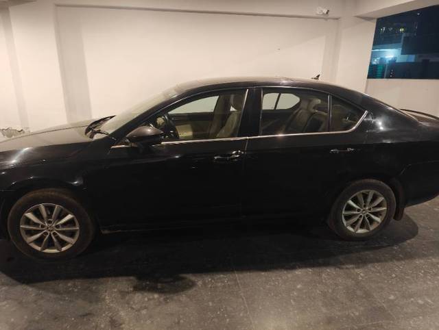 https://images10.gaadi.com/usedcar_image/4316926/original/18a0cf8beb6e1532fc9ae57065635020.jpg?imwidth=6402