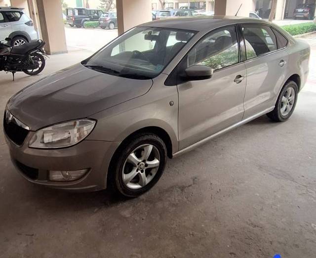 https://images10.gaadi.com/usedcar_image/4316929/original/4ed7c7fcd3a382192cb075b80b8e7eae.jpg?imwidth=6402