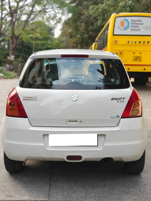 https://images10.gaadi.com/usedcar_image/4317165/original/processed_50d30bb9a556e9006c52d7cd50cd0f4c.jpg?imwidth=6402