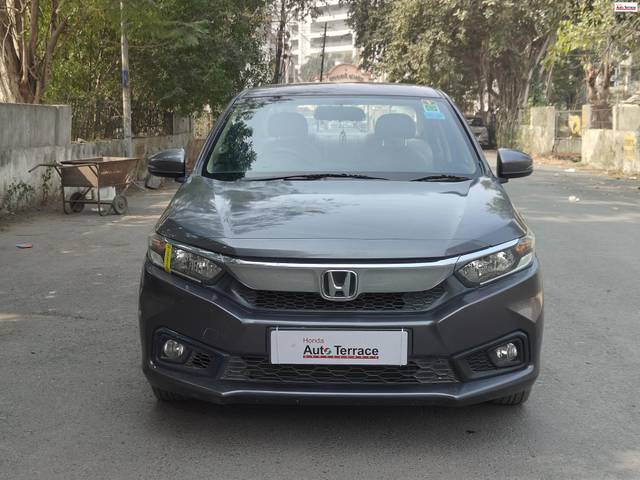 https://images10.gaadi.com/usedcar_image/4317240/original/d16ae3b9d90932ff19bff58929ded072.jpg?imwidth=6400