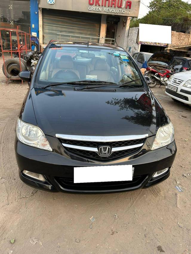 https://images10.gaadi.com/usedcar_image/4317263/original/processed_5ae87d40275cd3c1d3a00a787b5f9e69.jpg?imwidth=6402