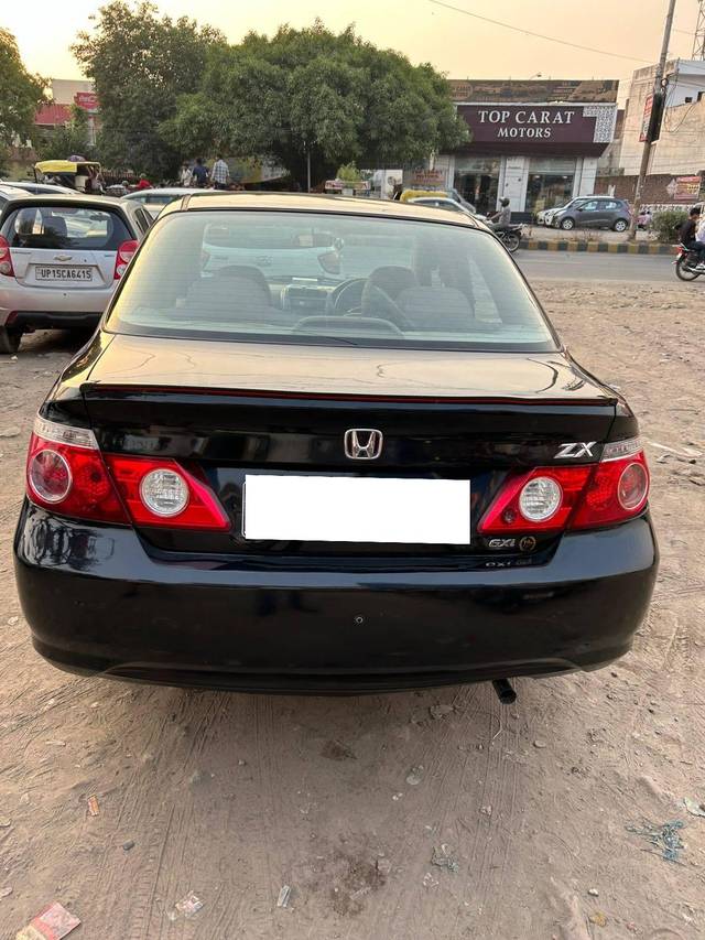 https://images10.gaadi.com/usedcar_image/4317263/original/processed_71950028fc2d5b190b8388ef052c15b8.jpg?imwidth=6401