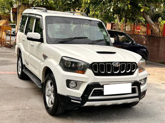 https://images10.gaadi.com/usedcar_image/4317265/original/processed_c87039f7beccdf4b8de61f8a9a360888.jpg?imwidth=6400