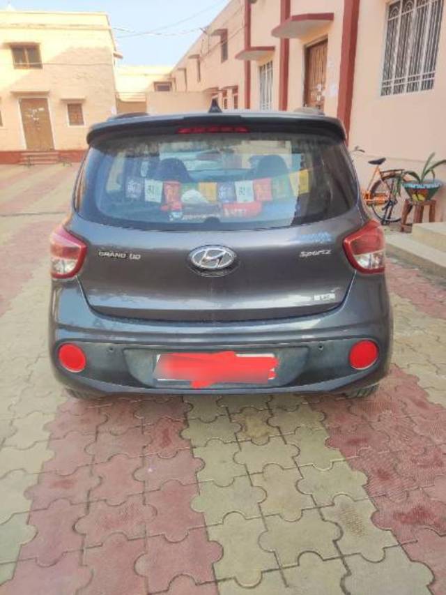 https://images10.gaadi.com/usedcar_image/4317267/original/processed_108c26a7-330b-4116-9683-3a8d9f1ba24f.jpg?imwidth=6401