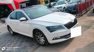 Skoda Superb 2016-2020 Skoda Superb Style 1.8 TSI MT