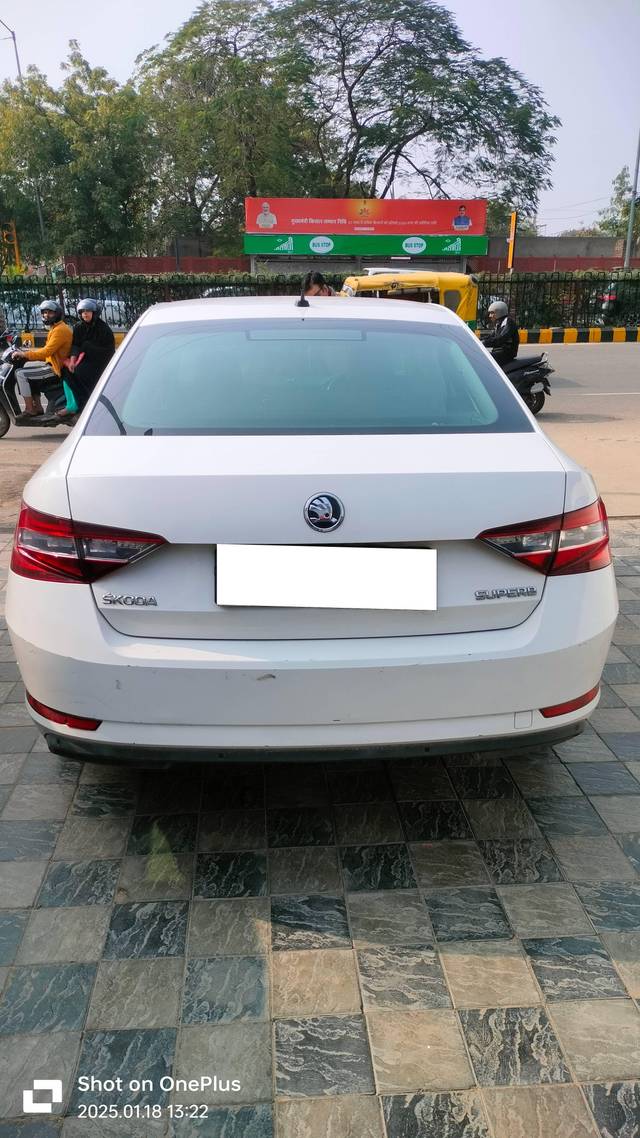 https://images10.gaadi.com/usedcar_image/4317349/original/processed_9e8822317d0bbaf03e62df769c11b947.jpg?imwidth=6401