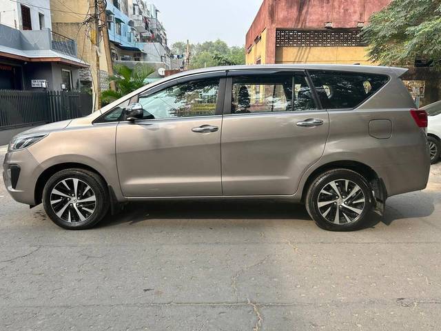 https://images10.gaadi.com/usedcar_image/4317358/original/processed_f3dfe296b339be0dfd644f34b2be5302.jpg?imwidth=6402