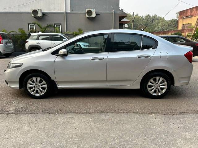 https://images10.gaadi.com/usedcar_image/4317362/original/processed_1e4229eb7e9f24f0ef2229173be03228.jpg?imwidth=6401