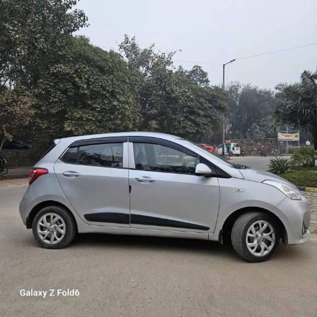 https://images10.gaadi.com/usedcar_image/4317427/original/processed_298825a15965c7f9655aee211f7ea197.jpg?imwidth=6401