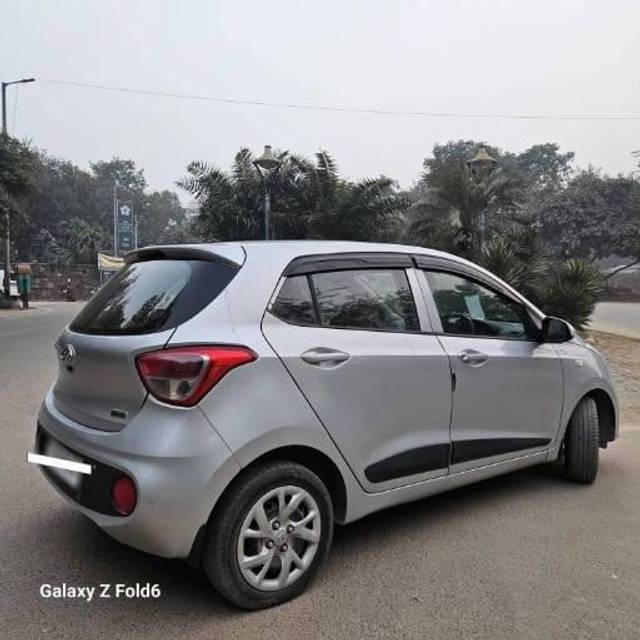 https://images10.gaadi.com/usedcar_image/4317427/original/processed_b22567b58d5a8f3b597f253e740492f0.jpg?imwidth=6402