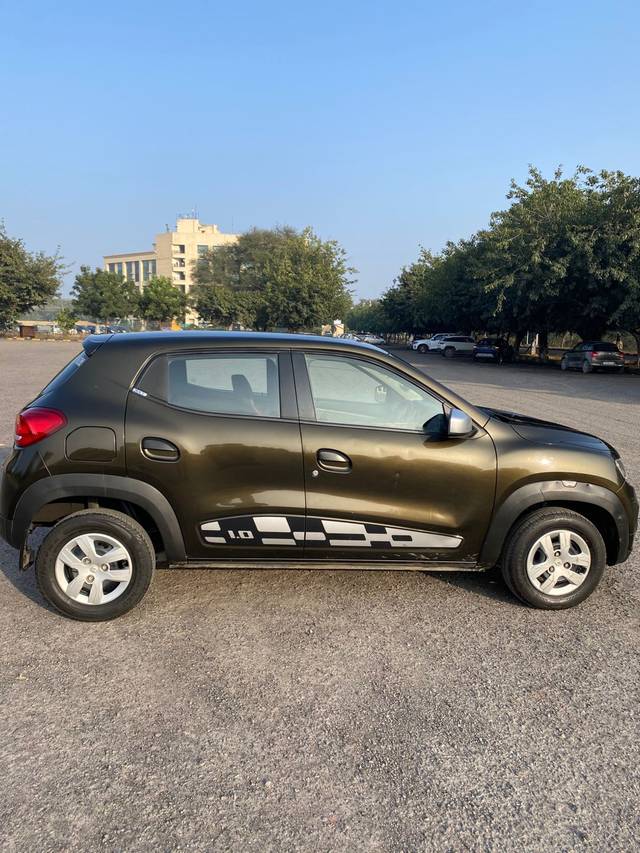 https://images10.gaadi.com/usedcar_image/4317534/original/2428195a08f0e368bf092940590c47ee.jpg?imwidth=6401