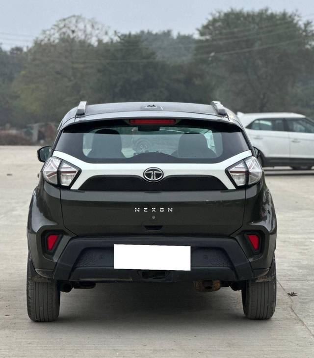 https://images10.gaadi.com/usedcar_image/4317555/original/processed_6354642b4a31973348fd7580fc4ebc70.jpg?imwidth=6402