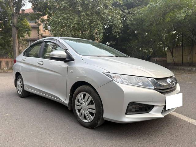 https://images10.gaadi.com/usedcar_image/4317631/original/processed_b8bbe4fcd285064fc3fb5075a3aef44e.jpg?imwidth=6400