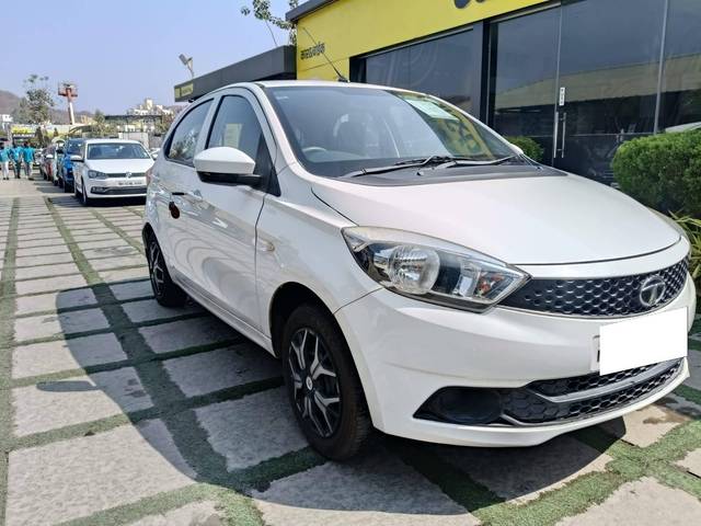 https://images10.gaadi.com/usedcar_image/4317632/original/processed_68324d530bdc081a959aff3900b4ca94.jpg?imwidth=6400