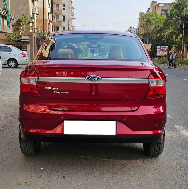 https://images10.gaadi.com/usedcar_image/4317658/original/processed_87a8bc375f55631a6fa8f622bc3c9b4e.jpg?imwidth=6401