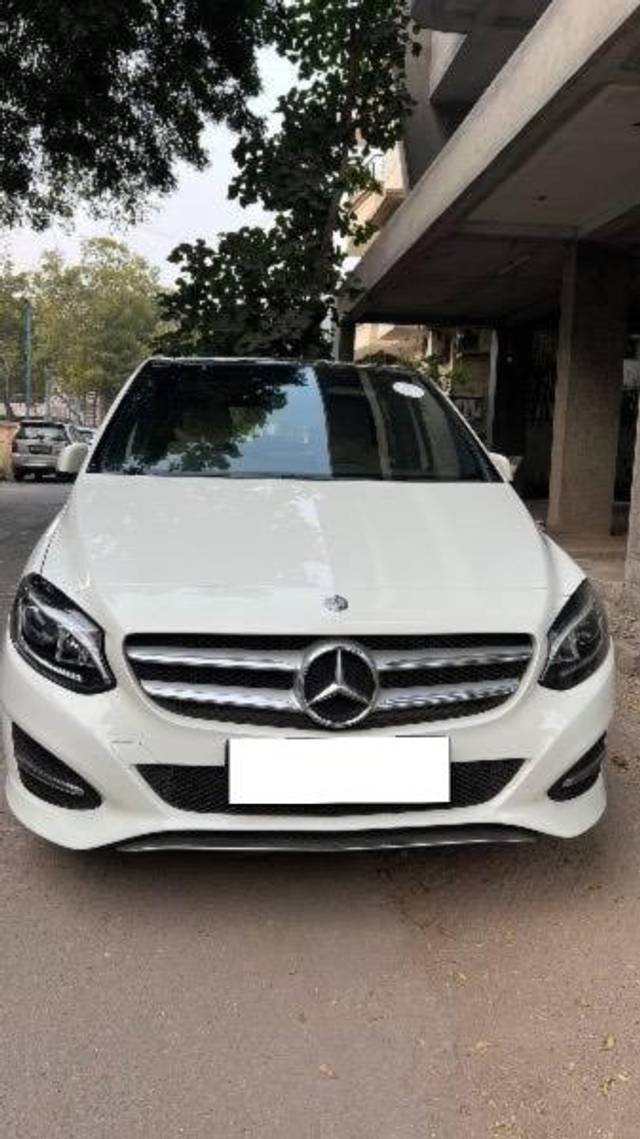 https://images10.gaadi.com/usedcar_image/4317836/original/processed_63dca561-64a0-4699-9d6c-84857f6d99e5.jpg?imwidth=6402