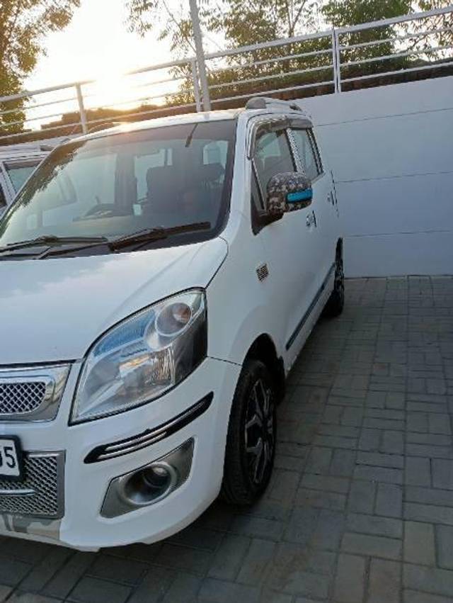 https://images10.gaadi.com/usedcar_image/4317900/original/processed_1019493a-e279-48e7-ad8b-27ceb2a77c15.jpg?imwidth=6401