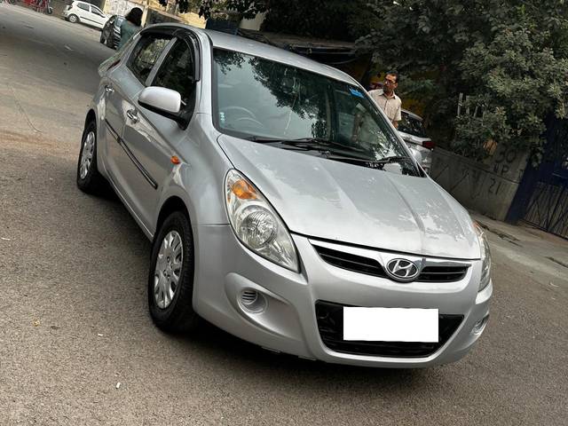 https://images10.gaadi.com/usedcar_image/4317907/original/processed_99ae631a020e1867e30d78e06b7e70ea.jpg?imwidth=6400