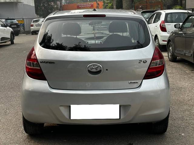 https://images10.gaadi.com/usedcar_image/4317907/original/processed_d0f0788b8eeac8ff513a1ad6c04c20c1.jpg?imwidth=6402