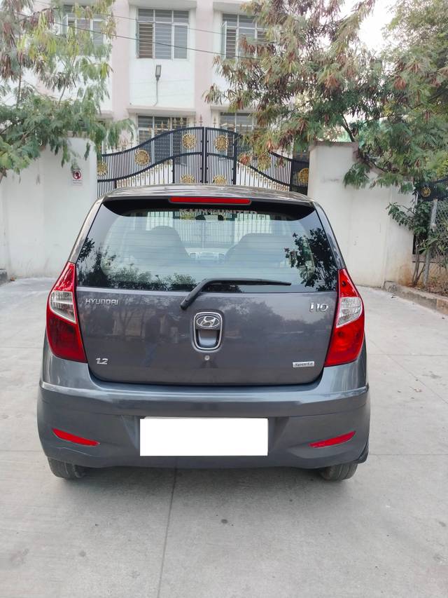 https://images10.gaadi.com/usedcar_image/4318032/original/processed_467d431e5d7f565f7e0048cf421998de.jpg?imwidth=6402