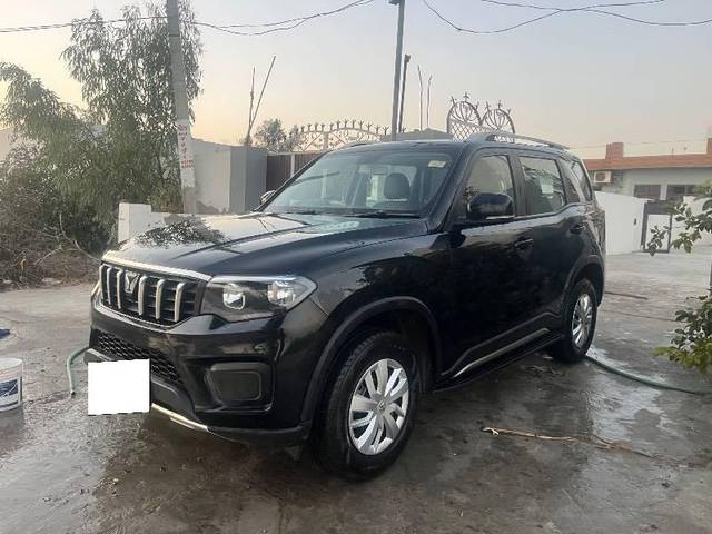 https://images10.gaadi.com/usedcar_image/4318197/original/processed_f9165ee6-02a4-4514-a1fa-b923381b4499.jpg?imwidth=6400