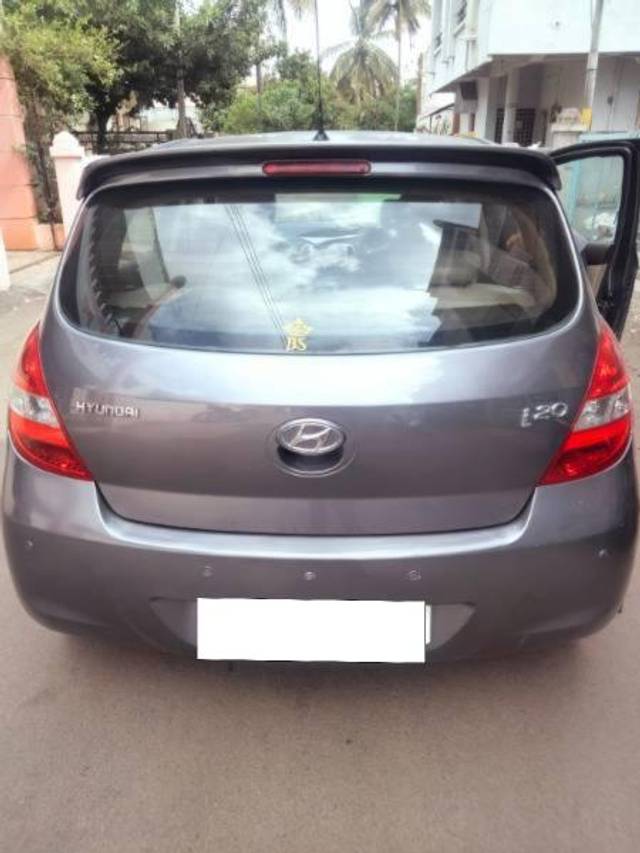 https://images10.gaadi.com/usedcar_image/4318214/original/processed_0330eefe-5499-43ce-af02-87046138b47a.jpg?imwidth=6400