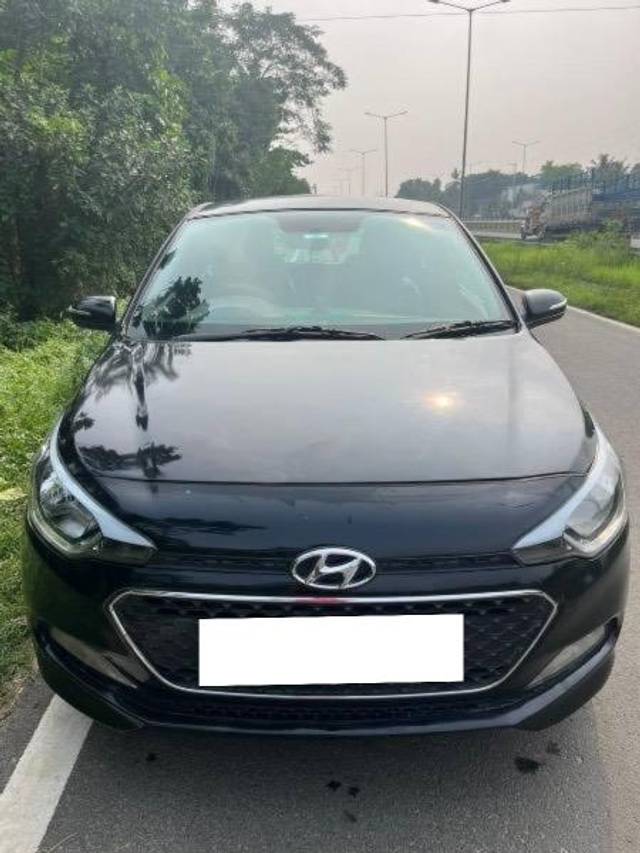 https://images10.gaadi.com/usedcar_image/4318281/original/processed_0e259c5b-3020-4c4a-9747-6e444be1fc21.jpeg?imwidth=6402