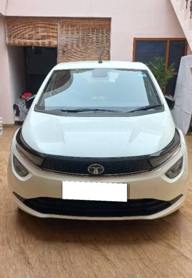 https://images10.gaadi.com/usedcar_image/4318408/original/processed_d1a493ee-755b-4bad-b8dc-57ad853fe6b1.jpg?imwidth=6401