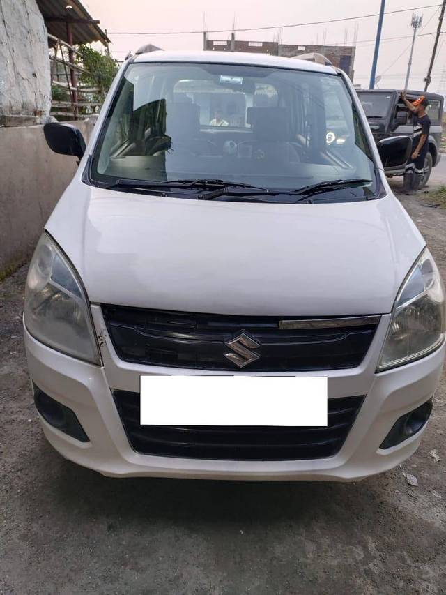 https://images10.gaadi.com/usedcar_image/4318426/original/95b8f3e94b56a9a65ed057c004653a92.jpg?imwidth=6402