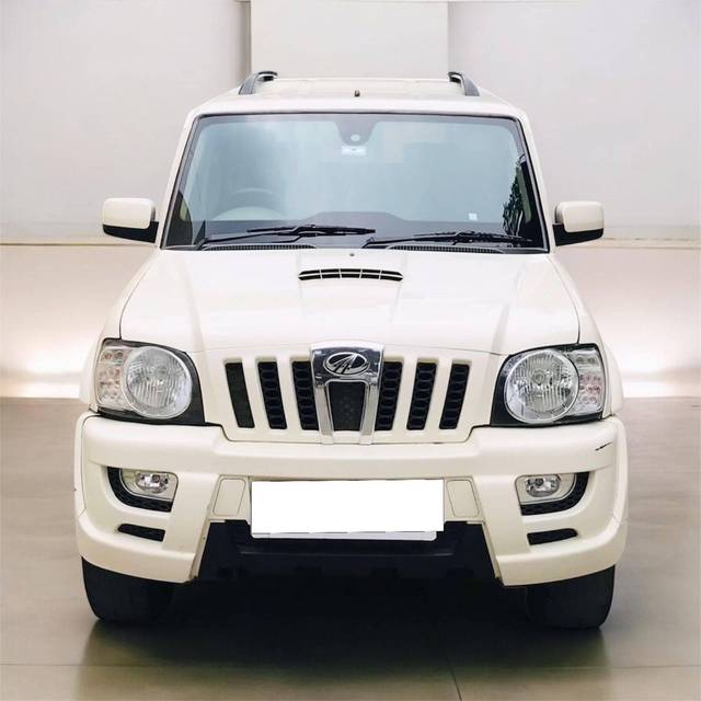 https://images10.gaadi.com/usedcar_image/4318497/original/processed_c9f8d499f1aae4e3ae6036aeb902c0ba.jpg?imwidth=6400