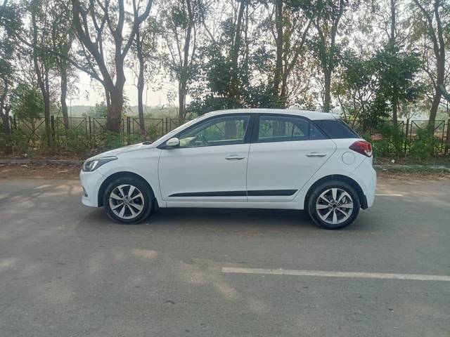 https://images10.gaadi.com/usedcar_image/4318540/original/0d540144fd2ed81493e5ed78565d4543.jpg?imwidth=6402