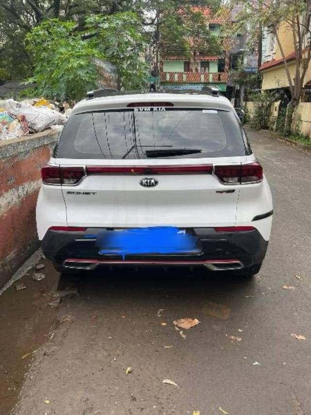 https://images10.gaadi.com/usedcar_image/4318561/original/processed_3192fb99-30e9-440a-a672-61669a18e405.jpg?imwidth=6402