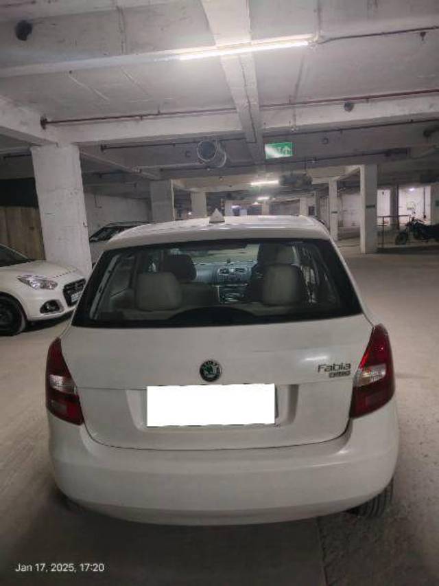 https://images10.gaadi.com/usedcar_image/4318568/original/1d73e901fee8d960fb0d53ec1932a2bd.jpg?imwidth=6401