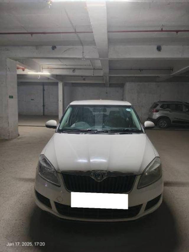 https://images10.gaadi.com/usedcar_image/4318568/original/e040711bda3756b03313c6869f846910.jpg?imwidth=6400