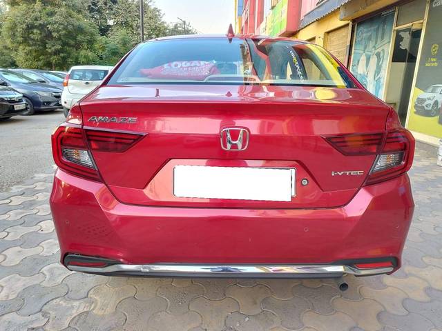 https://images10.gaadi.com/usedcar_image/4318574/original/processed_a0e87b6567f1d953628e7e8dfdd7a719.jpg?imwidth=6401