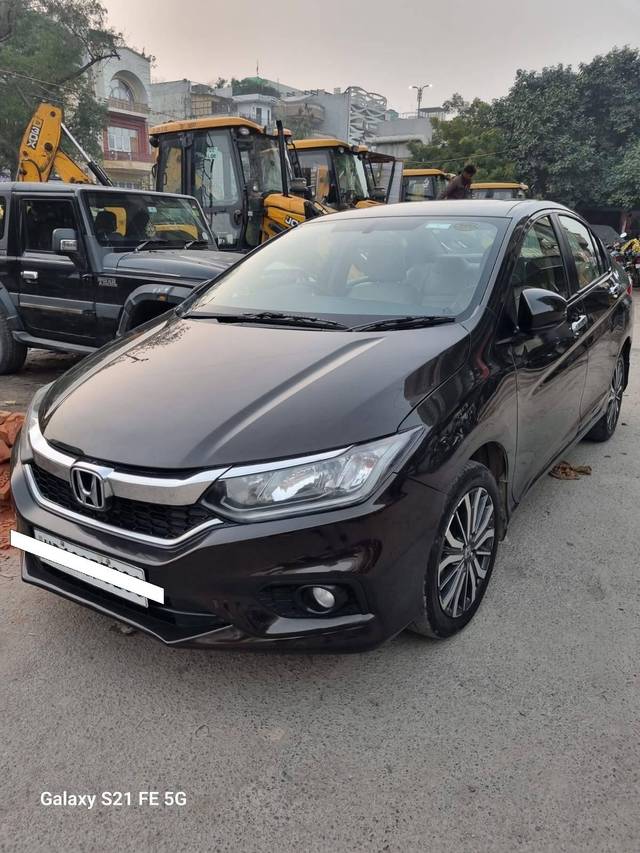 https://images10.gaadi.com/usedcar_image/4318731/original/processed_5b272351f892120a2ecf4e29d5c8334d.jpg?imwidth=6400