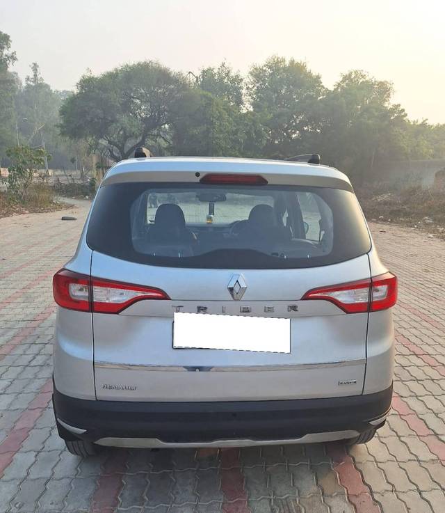 https://images10.gaadi.com/usedcar_image/4318811/original/processed_501cf85cf1daf421fe41eed9884a6092.jpg?imwidth=6402