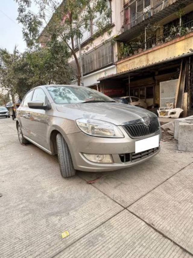 https://images10.gaadi.com/usedcar_image/4318817/original/processed_bfd2fc02-6209-49bb-9b86-ff26933e4915.jpg?imwidth=6400