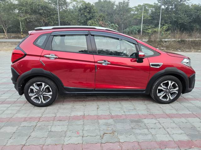 https://images10.gaadi.com/usedcar_image/4318827/original/b50470ec3c259bcce964b750ef950cd2.jpg?imwidth=6401