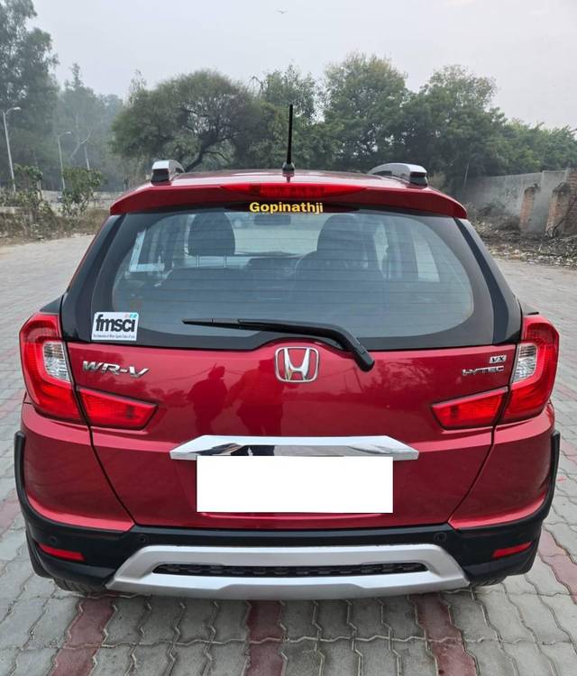 https://images10.gaadi.com/usedcar_image/4318827/original/processed_9404f1b063ef672823dc8ddffe7f34f2.jpg?imwidth=6402