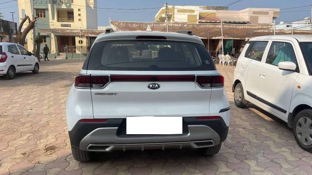 https://images10.gaadi.com/usedcar_image/4318877/original/processed_7cd23dfd-eda4-427f-a5d7-126231fcaf50.jpg?imwidth=6400