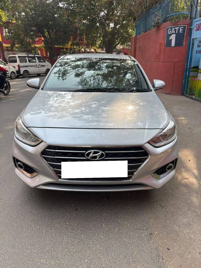 https://images10.gaadi.com/usedcar_image/4318895/original/processed_a9da145d62d48f96ac78b8c851542cfc.jpeg?imwidth=6400