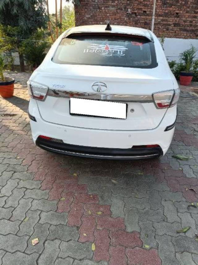 https://images10.gaadi.com/usedcar_image/4318921/original/processed_c33dcbf6-aa20-4f1b-b291-85daff0ed592.jpg?imwidth=6402