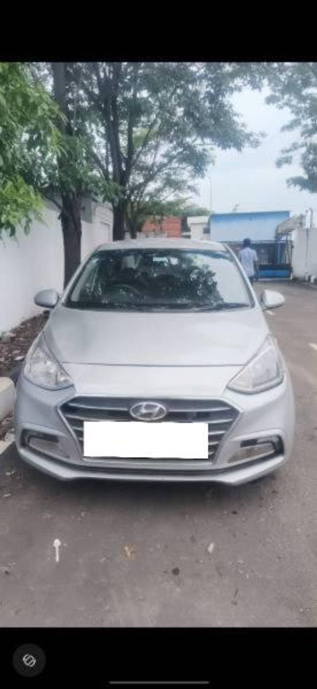 https://images10.gaadi.com/usedcar_image/4318926/original/processed_26bda9f4-c07a-4c5e-9308-fe164172ea66.jpg?imwidth=6400