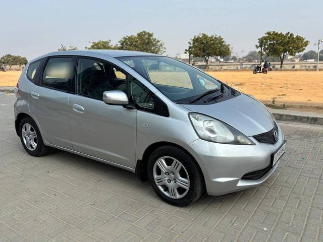 https://images10.gaadi.com/usedcar_image/4318971/original/processed_f28252da0f7a92c67fa7ef019cabaca5.jpg?imwidth=6400