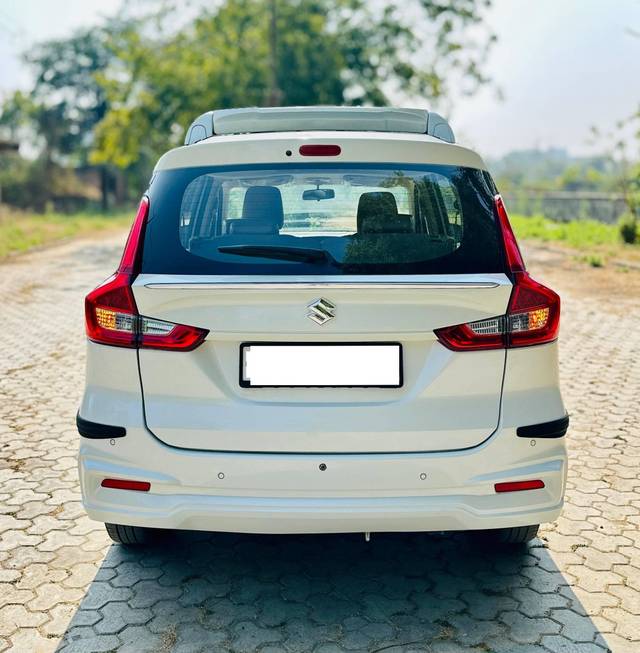 https://images10.gaadi.com/usedcar_image/4318975/original/processed_33f003e8dab4bb428e65e54562777895.jpg?imwidth=6402