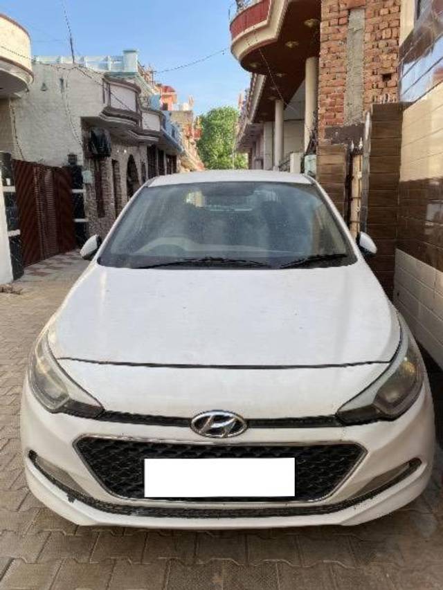 https://images10.gaadi.com/usedcar_image/4319018/original/processed_23918a12-f1b4-4292-9ed4-7180b4fb84e0.jpeg?imwidth=6400