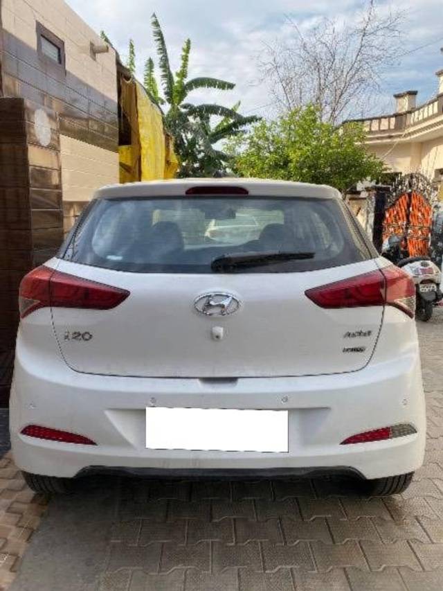 https://images10.gaadi.com/usedcar_image/4319018/original/processed_a9573813-cb66-4b7a-ab12-ec045f9a4385.jpeg?imwidth=6401