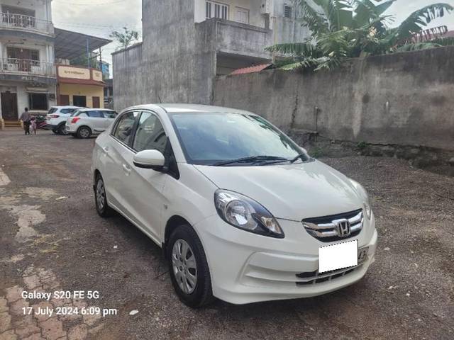 https://images10.gaadi.com/usedcar_image/4319042/original/processed_9e09f4cb-9431-42ac-9726-a8b813c520cf.jpg?imwidth=6400